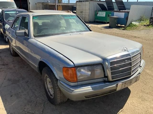 Mercedes-Benz 380 at Lonsdale
