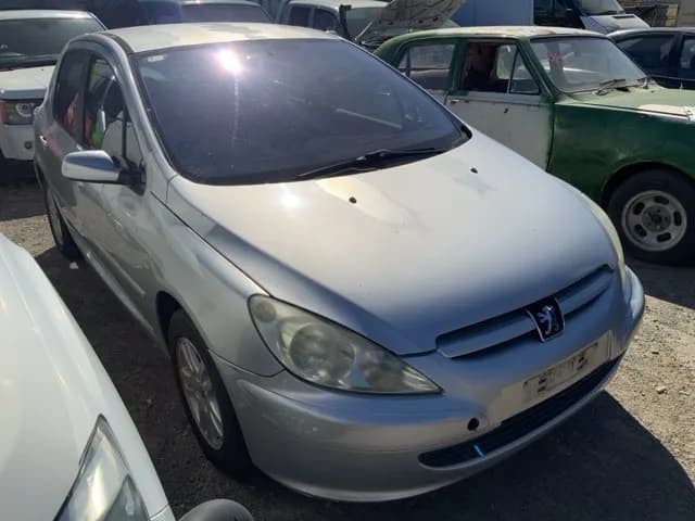 2002 Peugeot 307 at Lonsdale