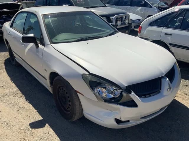 2004 Mitsubishi Magna at Lonsdale